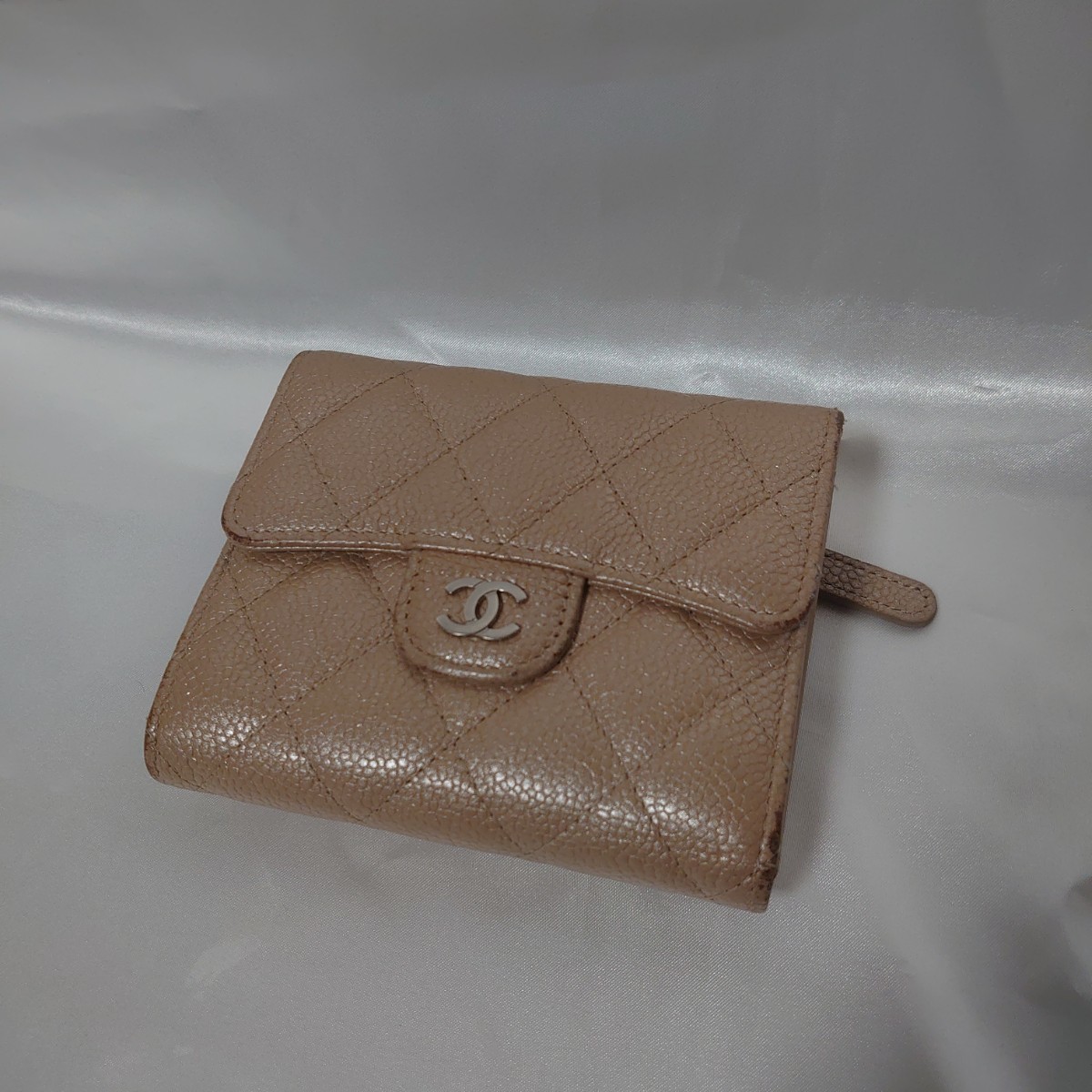 【１円～】 シャネル CHANEL キャビアスキン シルバー金具 三つ折り財布 コンパクト財布 ベージュ 正規品 即決 送料無料 ココマーク_画像1