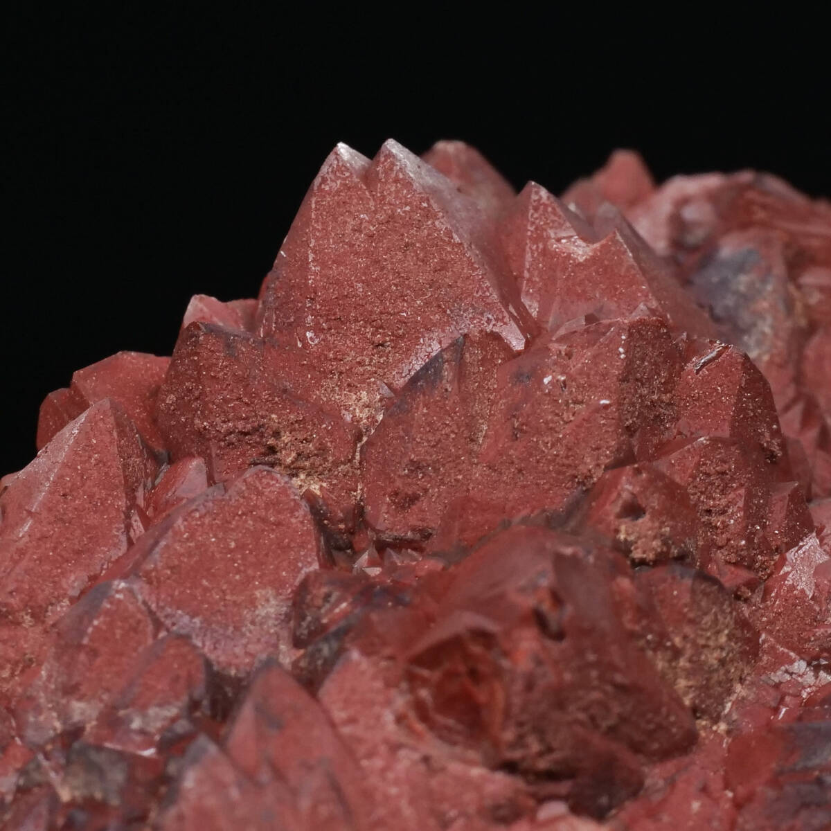 【鉱物 標本 赤水晶 水晶 結晶 原石】モロッコ レッドクォーツ クラスター_画像1