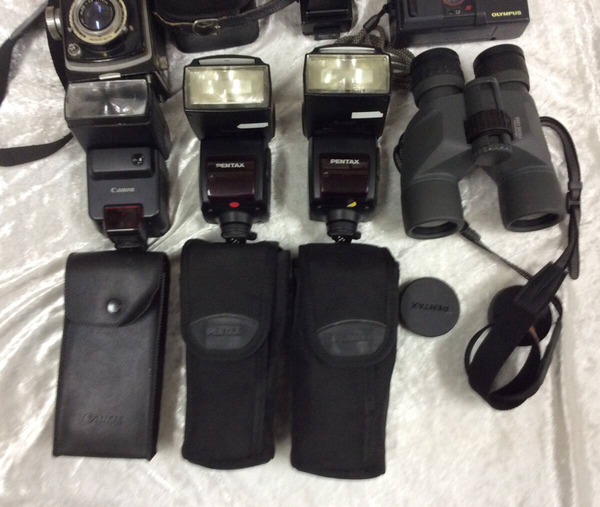 ZZ92〈まとめて〉カメラ フラッシュ デジカメ 双眼鏡 他 計13点 NIKON FUJI OLYMPUS Canon 他 / 検品 動作未確認 部品取り ジャンク品の画像5