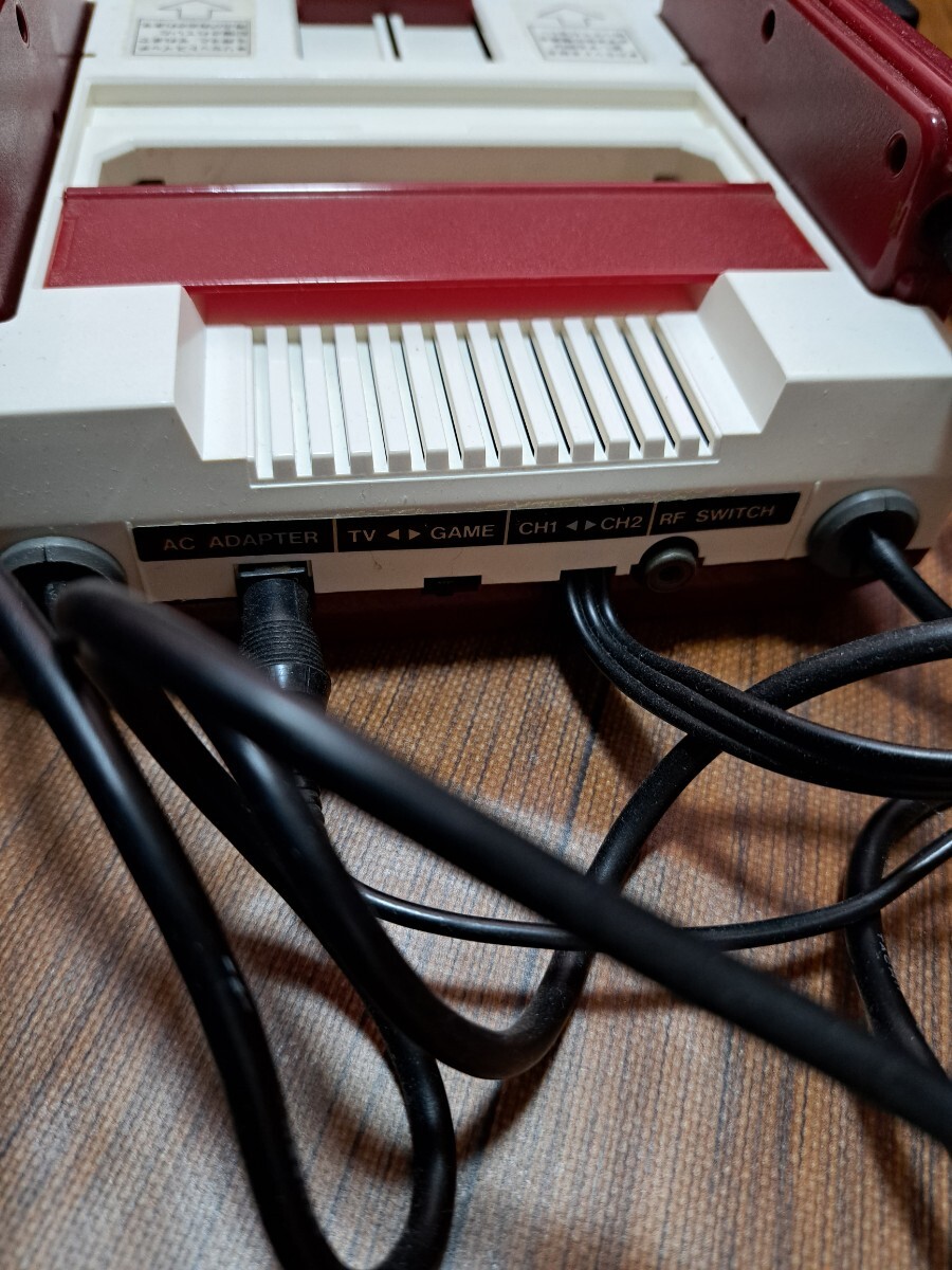 初代 ファミコン 任天堂 Nintendo HVC-001後期型 レトロゲーム機 TVアダプター&ACアダプター付き AV化仕様済み 動作確認済み 写真６枚目TV_画像2