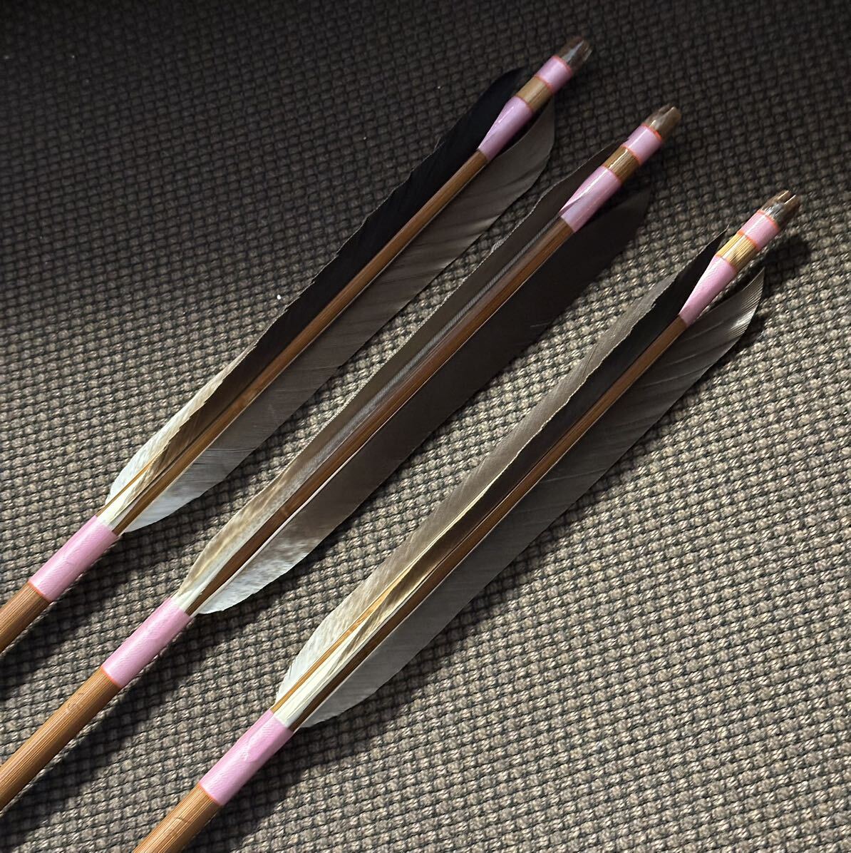 未使用】竹矢 96cm 28 5g 6本 長の字鶴 長谷川弓具製 犬鷲手羽 未使用】竹矢 96cm 28 5g 6本 長の字鶴 長谷川弓具製 犬鷲手羽