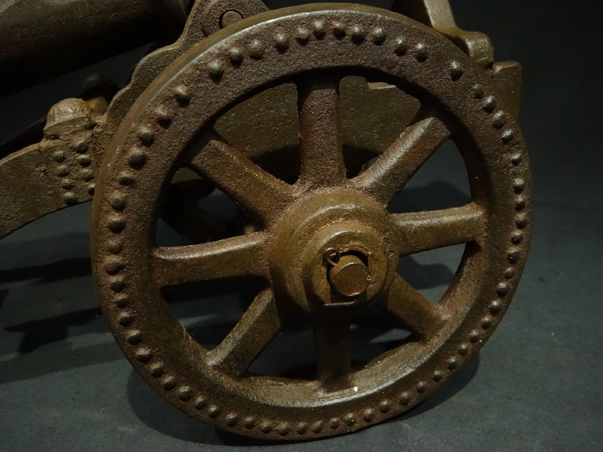 * old iron made wheel . pcs attaching large . ornament objet d'art total length 60cm degree gross weight approximately 17kg