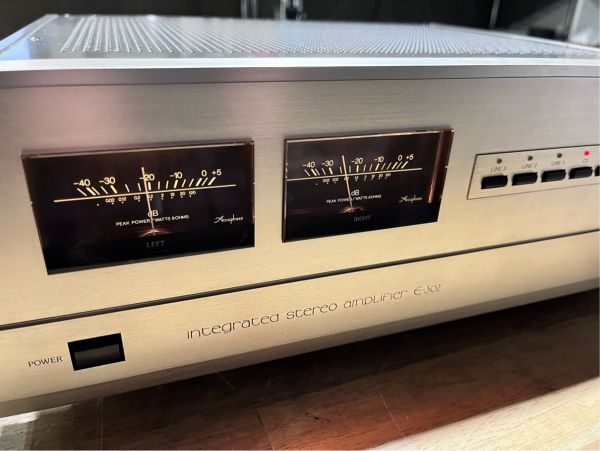 e8500 動作品 外観良好 Accuphase アキュフェーズ E-302 プリメインアンプ 取説付_画像4