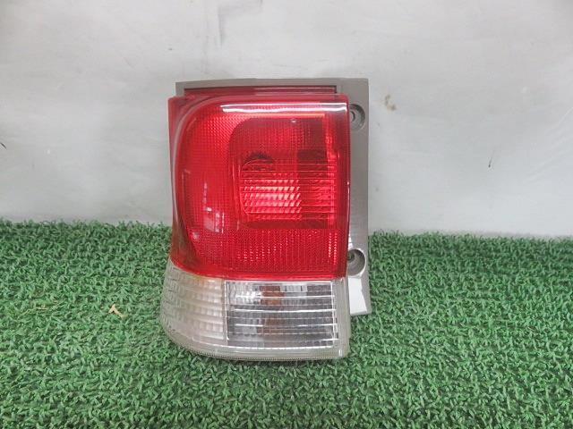 [中古] H22/5 タント CBA-L385S 左テールランプ 81560-B2240 360084_画像1