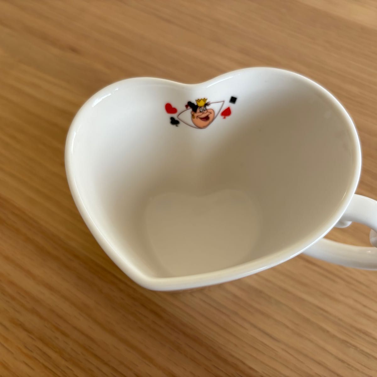 Disney（ディズニー）不思議の国アリス　スーベニア　ハート型のマグカップ