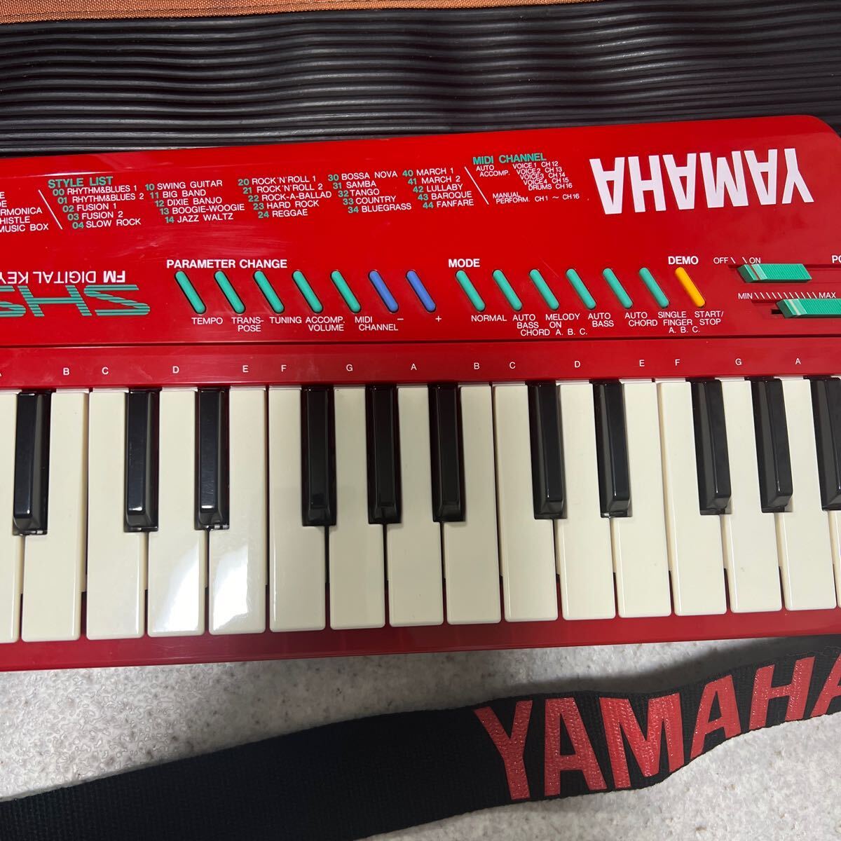  YAMAHA ヤマハ ショルダーキーボード SHS-10R レッド 鍵盤楽器 ソフトケース付き 通電OK の画像5