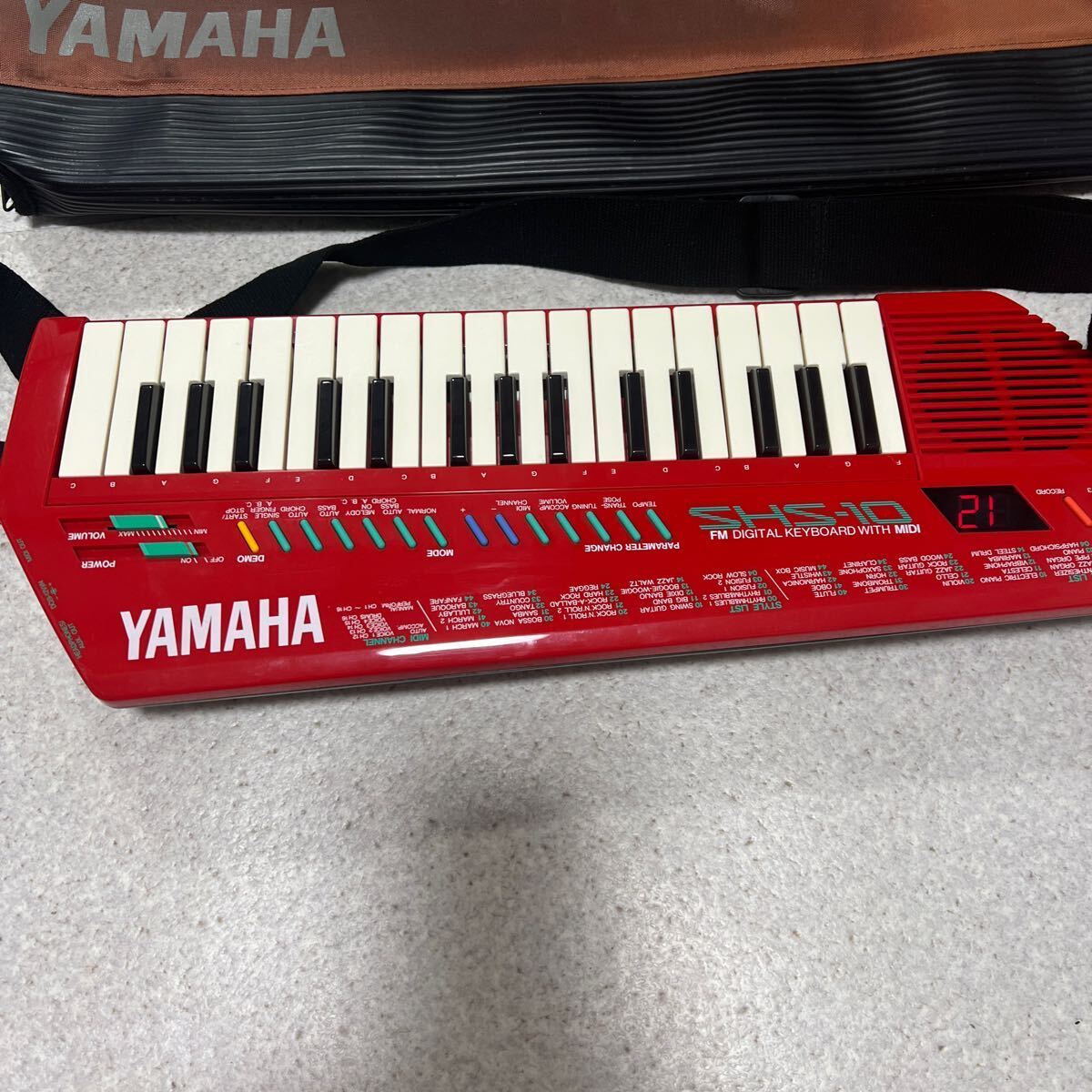  YAMAHA ヤマハ ショルダーキーボード SHS-10R レッド 鍵盤楽器 ソフトケース付き 通電OK の画像7