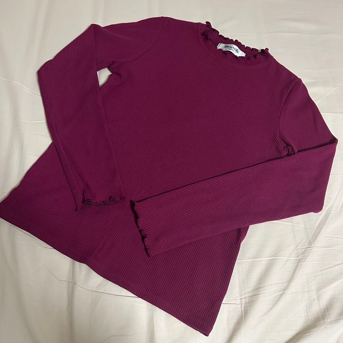 レディース トップス 長袖 Tシャツ フリル 赤紫色 カットソー