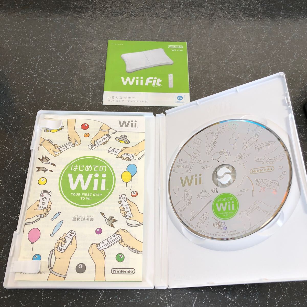 【匿名送料無料】Wii Fit Plus とWii Fit と はじめてのWii 3個まとめ売り【K1007】