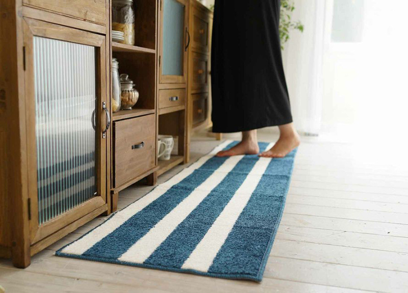 【送料無料】ラグ マット HOME RUG MAT 2024-2025 VASKE/ NO.131-35872 #38 Dブルー 45x180cm_画像2