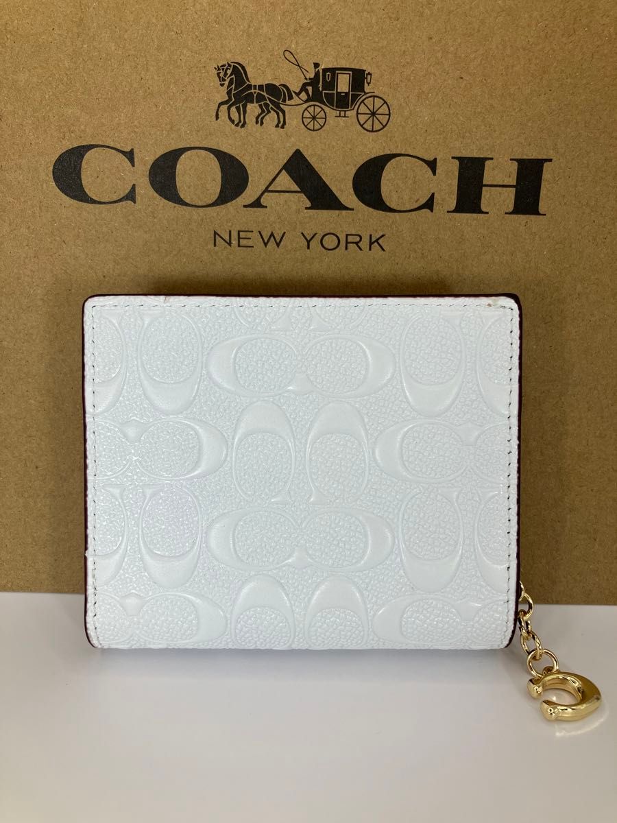 新品未使用　coachコーチ ラグジュアリーホワイトシグネチャースモール二つ折り財布