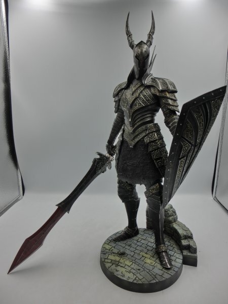 【中古現状品】フィギュア DARK SOULS ダークソウル 黒騎士 1/6 スタチュー 全高約41cm(台座含む) 大剣他武器４点付き 1FA5-T120-3MA281の画像1