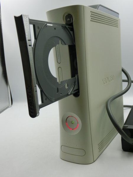 【中古現状品・通電確認済】 XBOX360 HD20GB ヘッドセット付 通電・トレイ開閉動作確認 1FA3-T100-3MA346の画像5