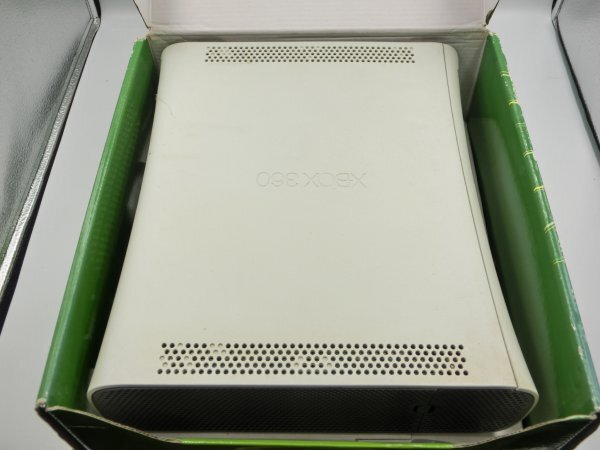 【中古現状品・通電確認済】XBOX 360 ARCADE 本体 コントローラー×2 ACアダプター AVケーブル 1FA3-T100-3MA411_画像2