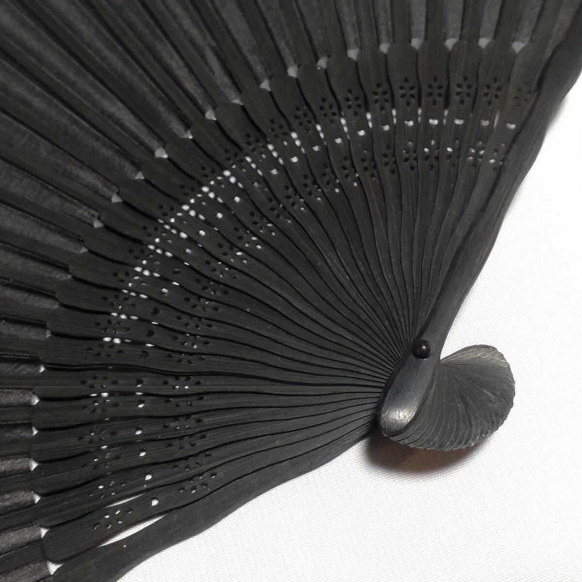  шёлк  складной веер   ткань   складной веер   черный  цвет  ...    ... ...  общая длина   около 220㎜ ... складной веер  ...  чувство        ... ...  аксессуары  сделано в Японии  　【4300】　【b】