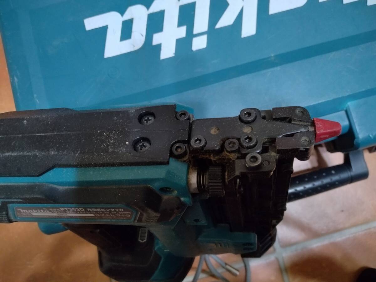 ジャンク makita 充電式ピンタッカ PT353DRG 18V ★ PT353D ＋ DC18RCT ＋ 保護メガネ ＋ ケース ★ マキタ 充電式ピンタッカー_画像10