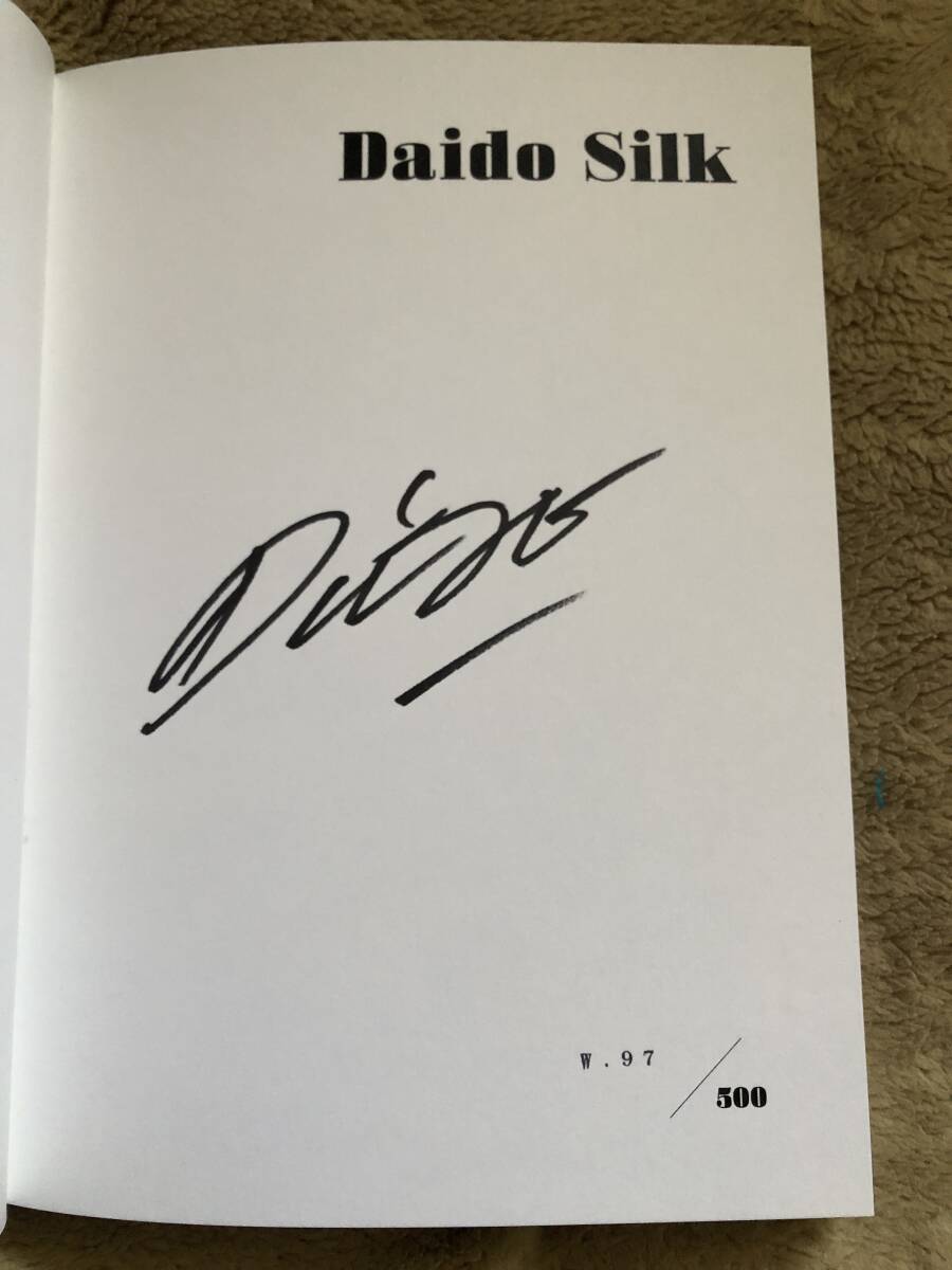 Yahoo!オークション - 森山大道『Daido Silk』白 サイン付 Yahoo!オークション - 森山大道『Daido Silk』白 サイン付