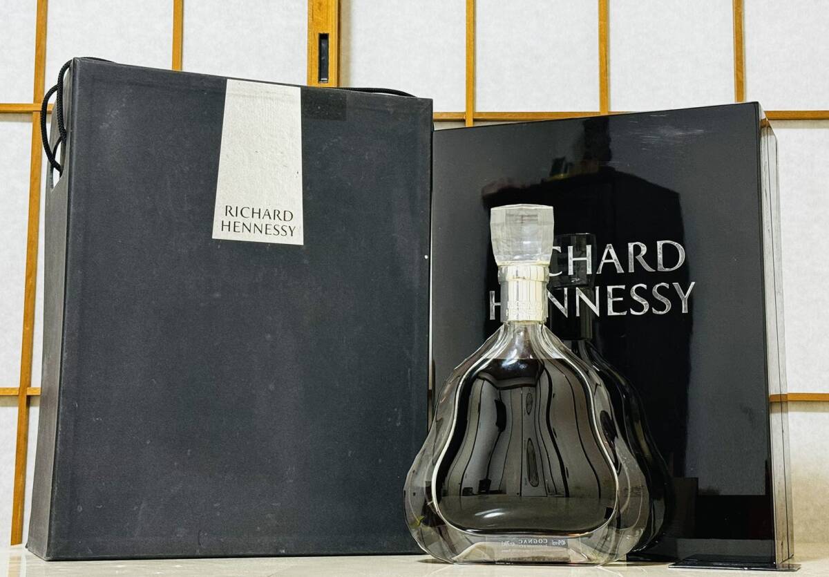 【未開栓】■美品　リシャール ヘネシー 700ml 40度 専用箱、外箱付き バカラボトル　Hennessy Richard ブランデー／コニャック_画像1