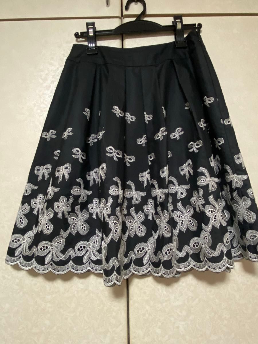 お値下げ！美品　定番　エムズグレイシー　リボン刺繍素敵なスカート