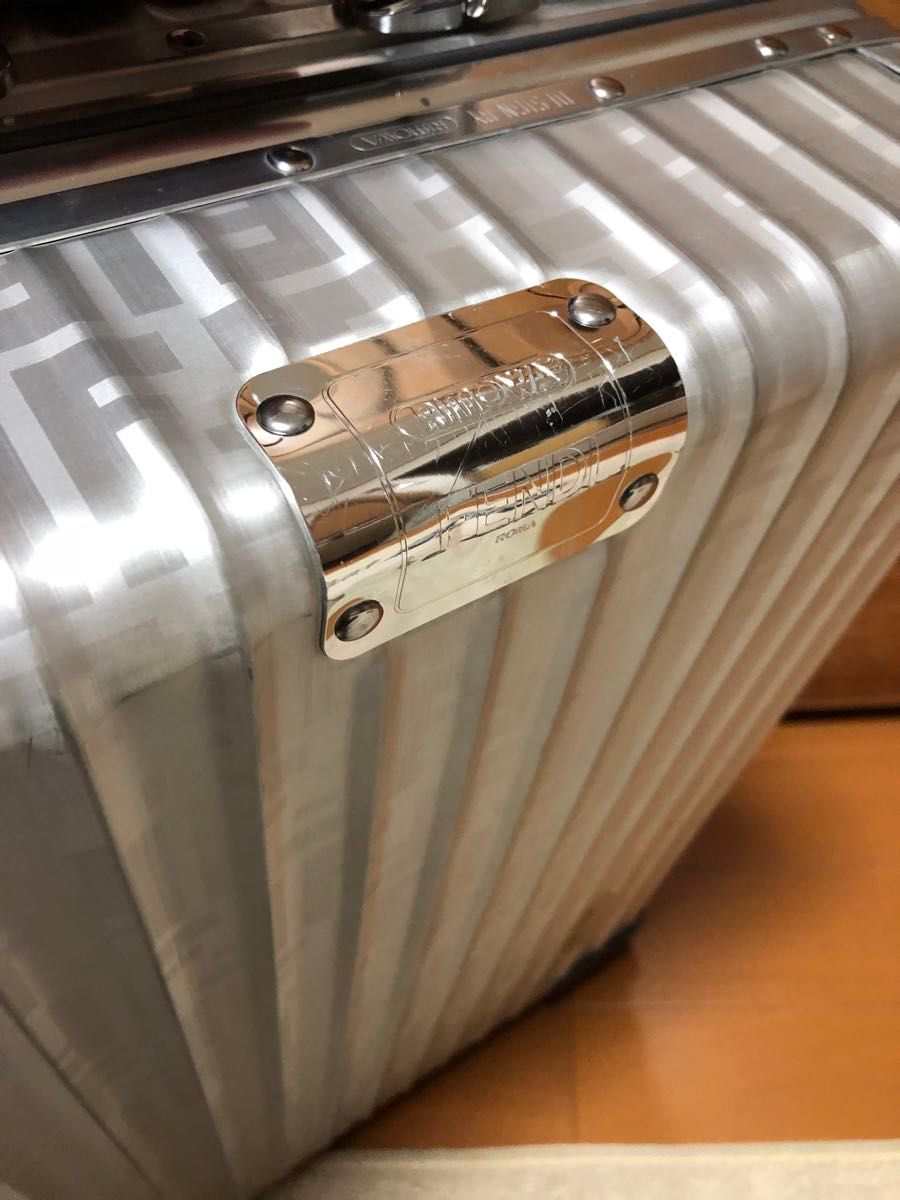 激レア 入手困難 美品 フェンディ FENDI リモワ RIMOWA スーツ 激レア 入手困難 美品 フェンディ FENDI リモワ RIMOWA スーツ
