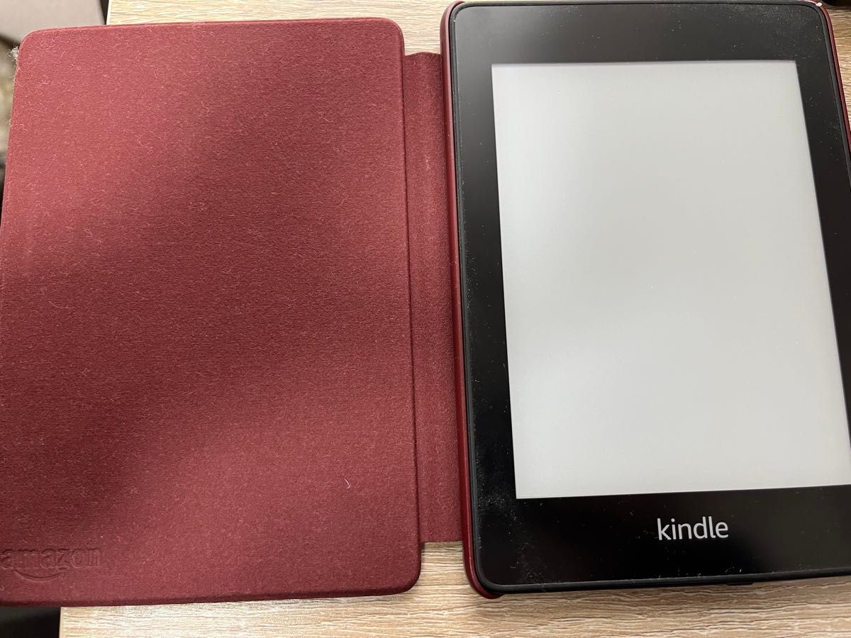 Kindle Paperwhite 第10世代　中古品　専用カバー付き、充電コード欠品