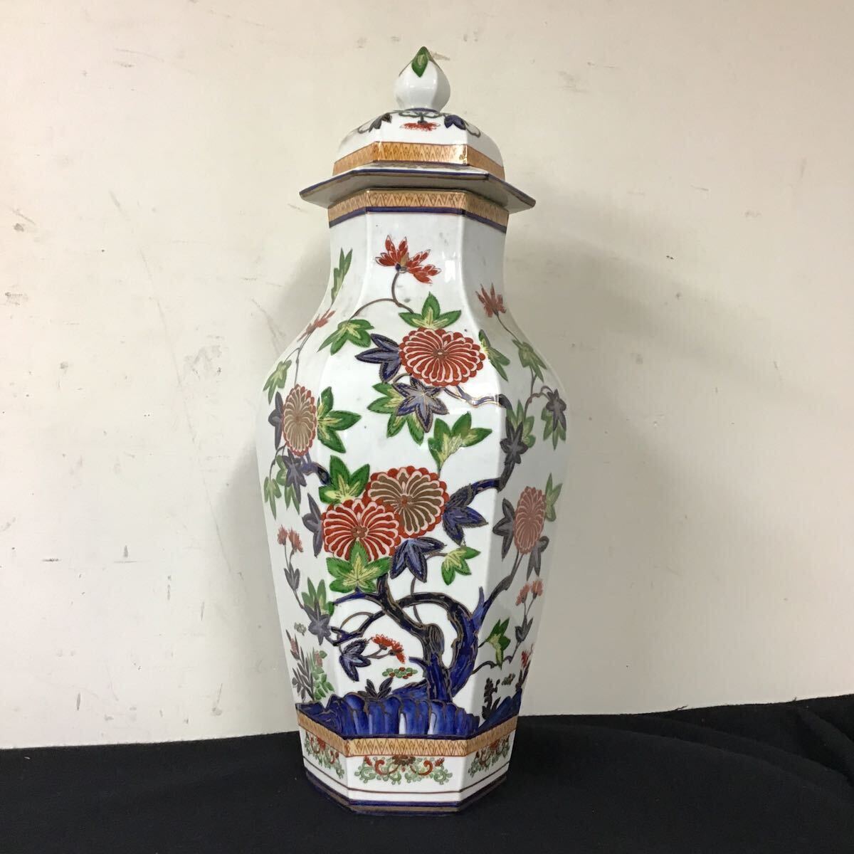 有田焼 HANDPAINTED 輸出用 白磁色絵金彩花瓶 白瓷絢爛豪華沈香壷 高さ49cm ハンドペインテッド 飾り壷 飾壷 壺 高級花瓶 輸出用 花器 香道_画像6