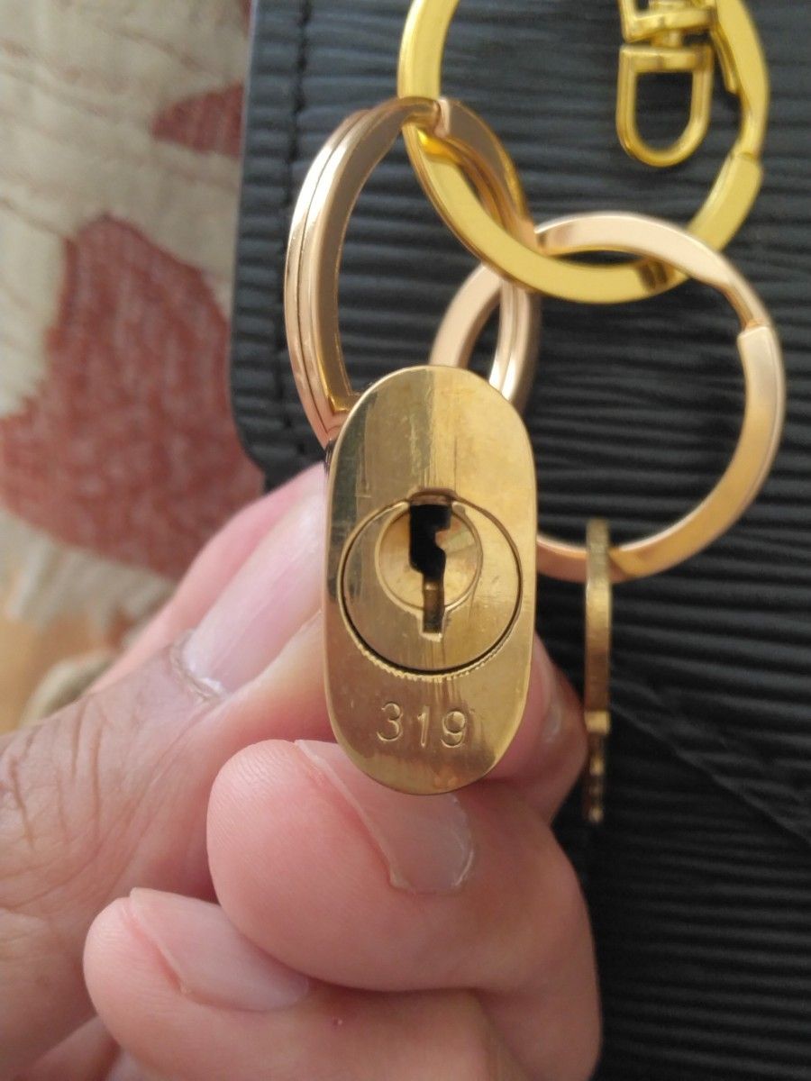 ルイヴィトン319 パドロック カデナ  南京錠 鍵付　ゴールド色キーホルダー　美品