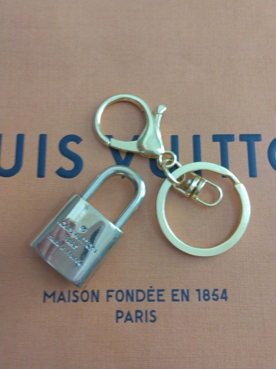 ルイヴィトン316 　パドロック カデナ 南京錠 鍵なしゴールド色キーホルダー美品