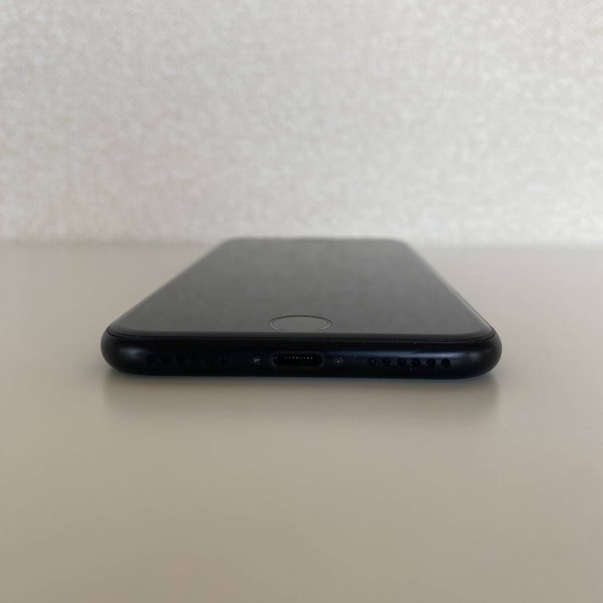 極美品 Apple iPhone SE2 64GB ブラック 第2世代 第二世代 SIMフリーの画像3