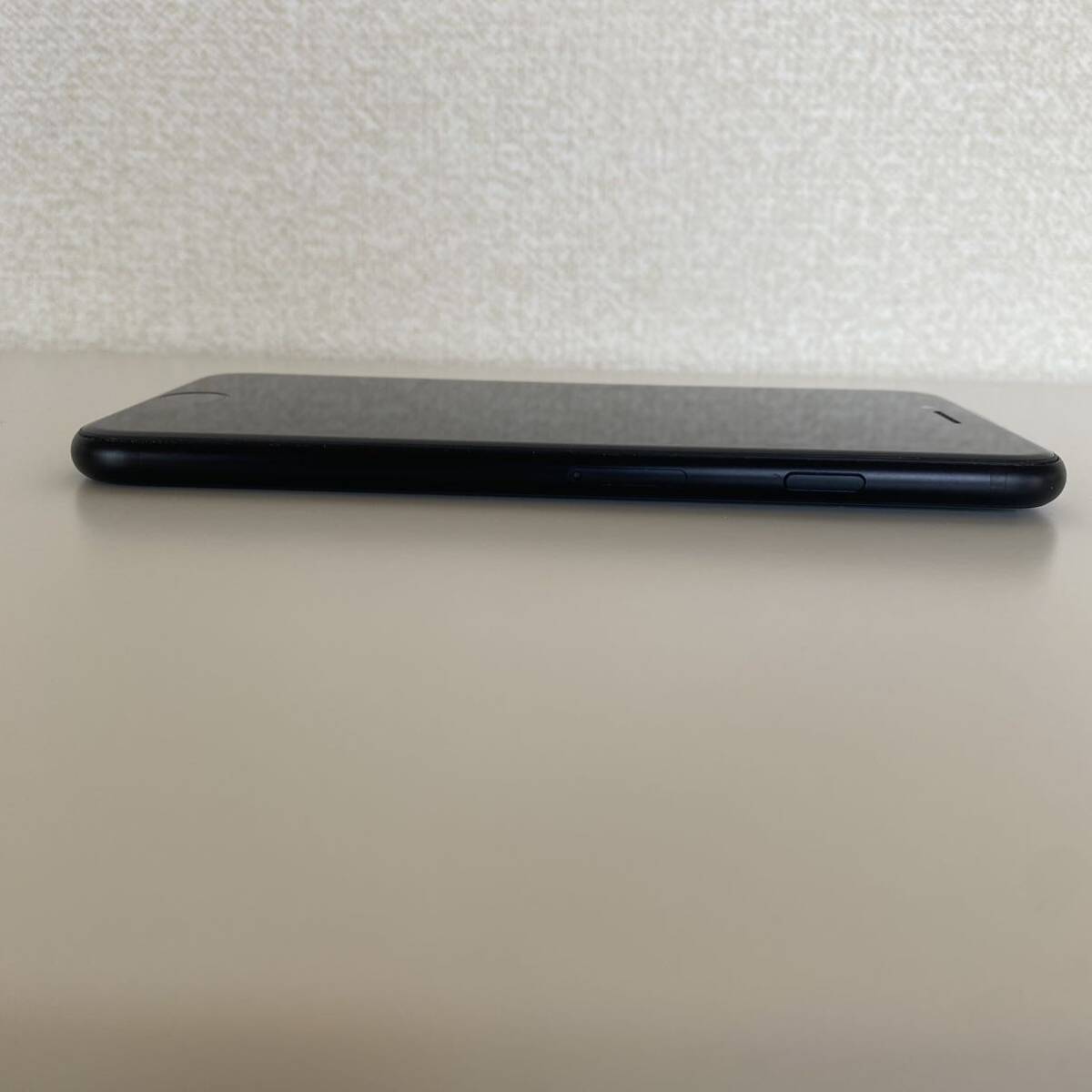 極美品 Apple iPhone SE2 64GB ブラック 第2世代 第二世代 SIMフリーの画像4