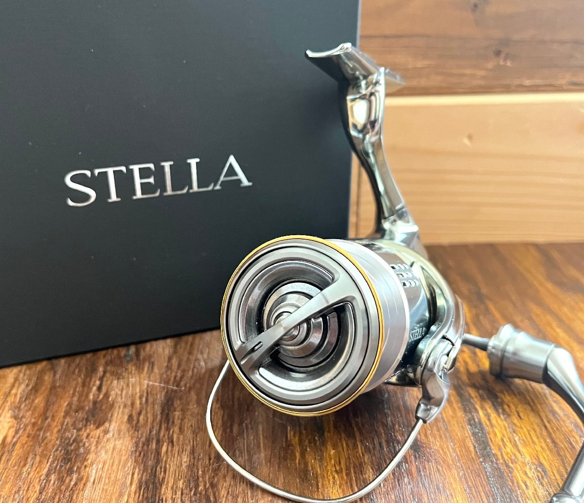 ■ 美品 SHIMANO シマノ 18ステラ C3000 STELLA 03803 スピニングリール リールケース 外箱付き 釣具 ★