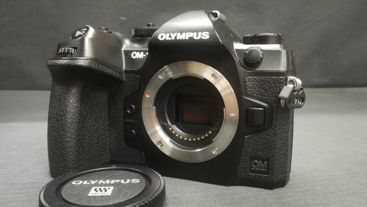 ◇【良品♪】OLYMPUS オリンパス OM SYSTEM OM-1 ボディ 2037万画素 ミラーレス 一眼 カメラ/ブラック/動作品の画像2