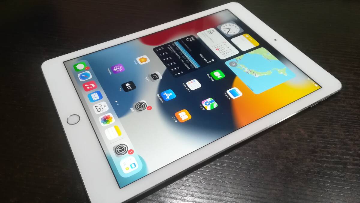 ◇【動作品♪】au Apple iPad Air 2 Wi-Fi+Cellular 16GB A1567(MGH72J/A)判定〇/シルバー_画像1