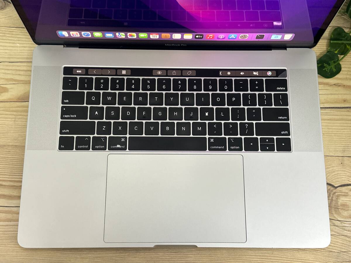 【動作OK♪】MacBook Pro 2019[Core i9 9980HK 2.4GHz/RAM:32GB/SSD:512GB/15.4インチ/タッチバー]Ventura シルバー 動作品_画像2