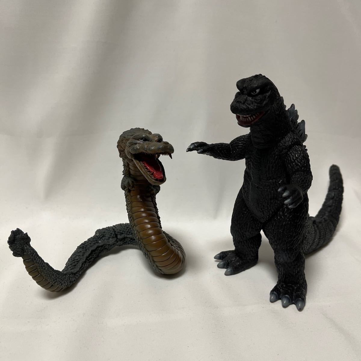 Yahoo!オークション - YMSF 怪獣ソフビ マンダ 2代目 怪獣総進撃