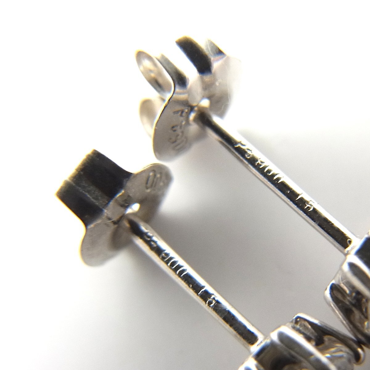 PT900 ダイヤモンドピアス 各0.15刻印 0.7g 幅：約3.8mm プラチナ ∞_画像5