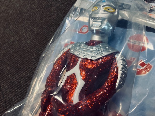 マルサン ウルトラセブン450 Red Glitter Ver　昭和の造形+令和の工程　赤ラメ限界充填　55周年記念ソフビ　新品未開封品_画像2