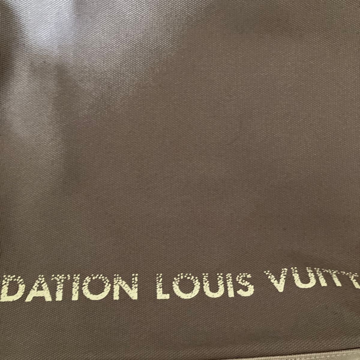 ルイ・ヴィトン フォンダシオン ルイ・ヴィトン 美術館限定 トートバッグ　グレー　ポケット無しです