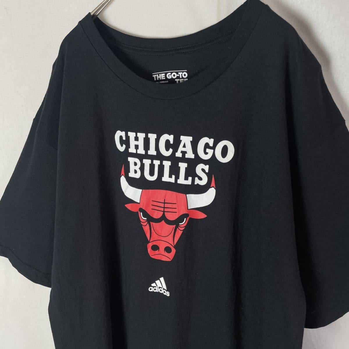 アディダス　半袖プリントTシャツ　古着　XLサイズ　ブラック　CHICAGO BULLS _画像2