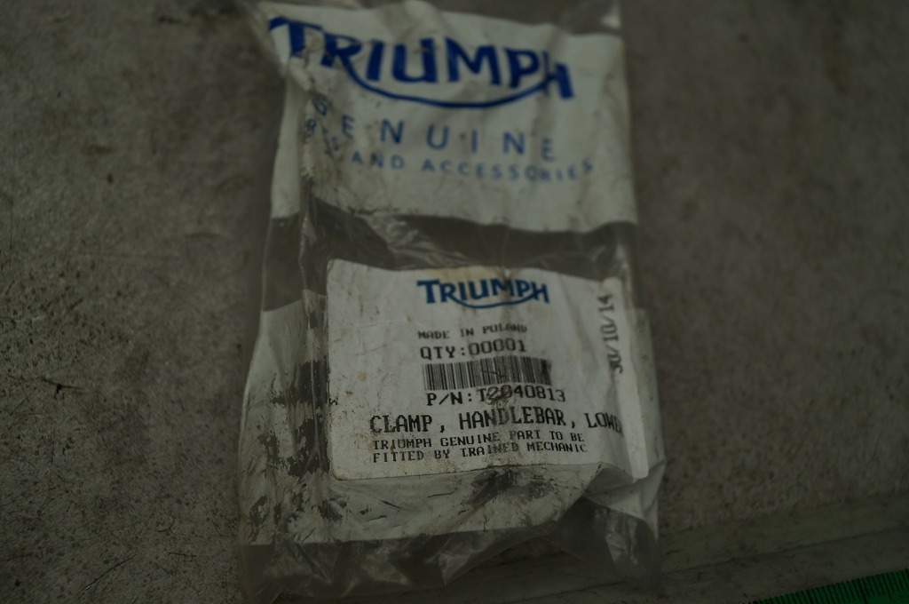  Triumph оригинальный новый товар Tiger800|900|1200 рычаг управления зажим нижний T2040813