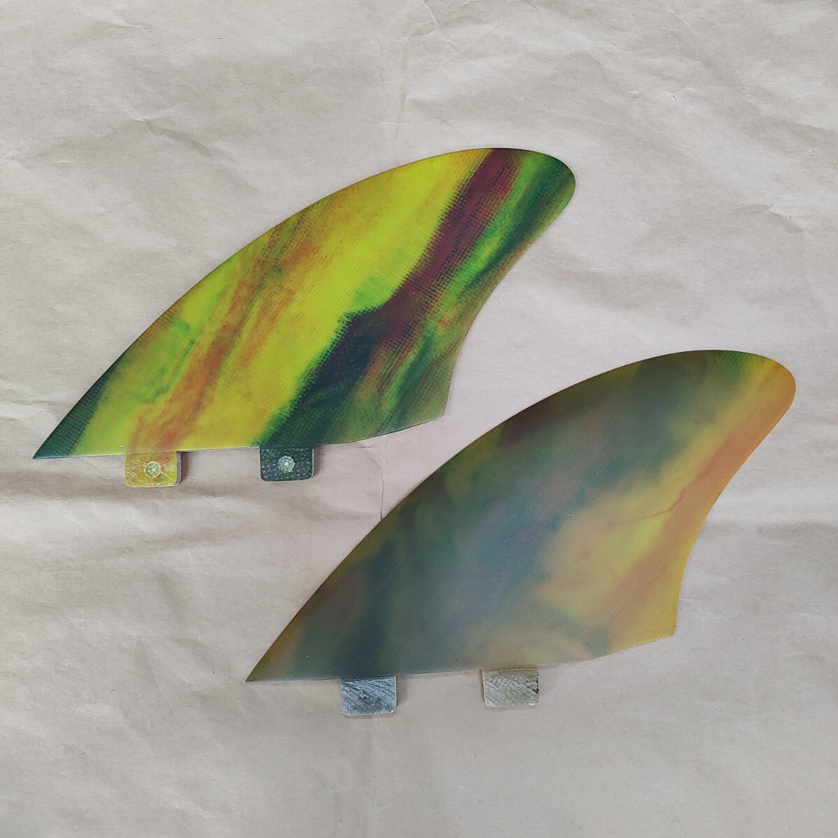 ツインキールフィン FCS対応 ツインフィン ノーブランドファイバーグラス製 アートグラス ショートボード ミッドレングス フィンの画像1