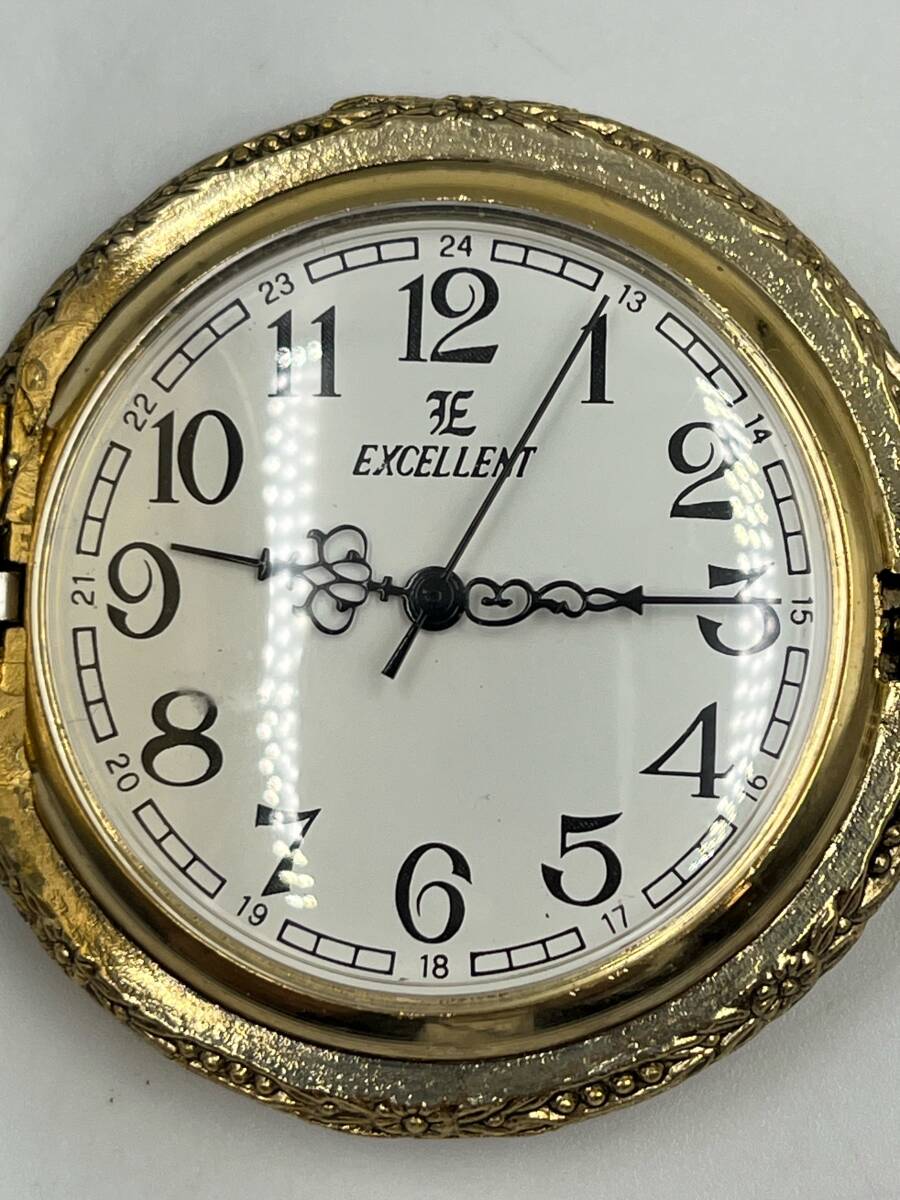 EXCELLENT エクセレント 懐中時計 手巻き 白文字盤 3針 アナログ 馬 装飾 ゴールド 金 アンティーク 稼働未確認 現状品 B4001-2の画像4