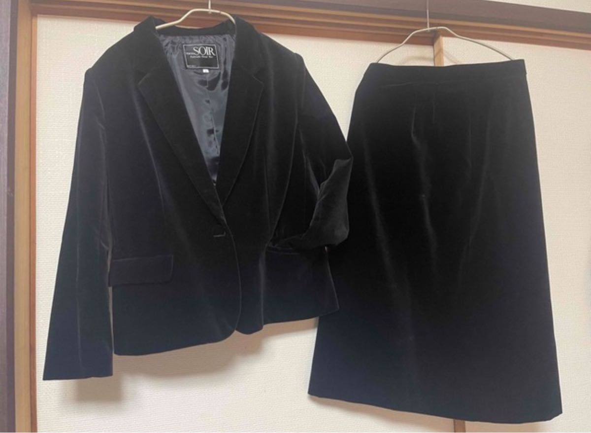 東京ソワール　ブラックフォーマル　スーツ　11号 セットアップ スカートスーツ 黒