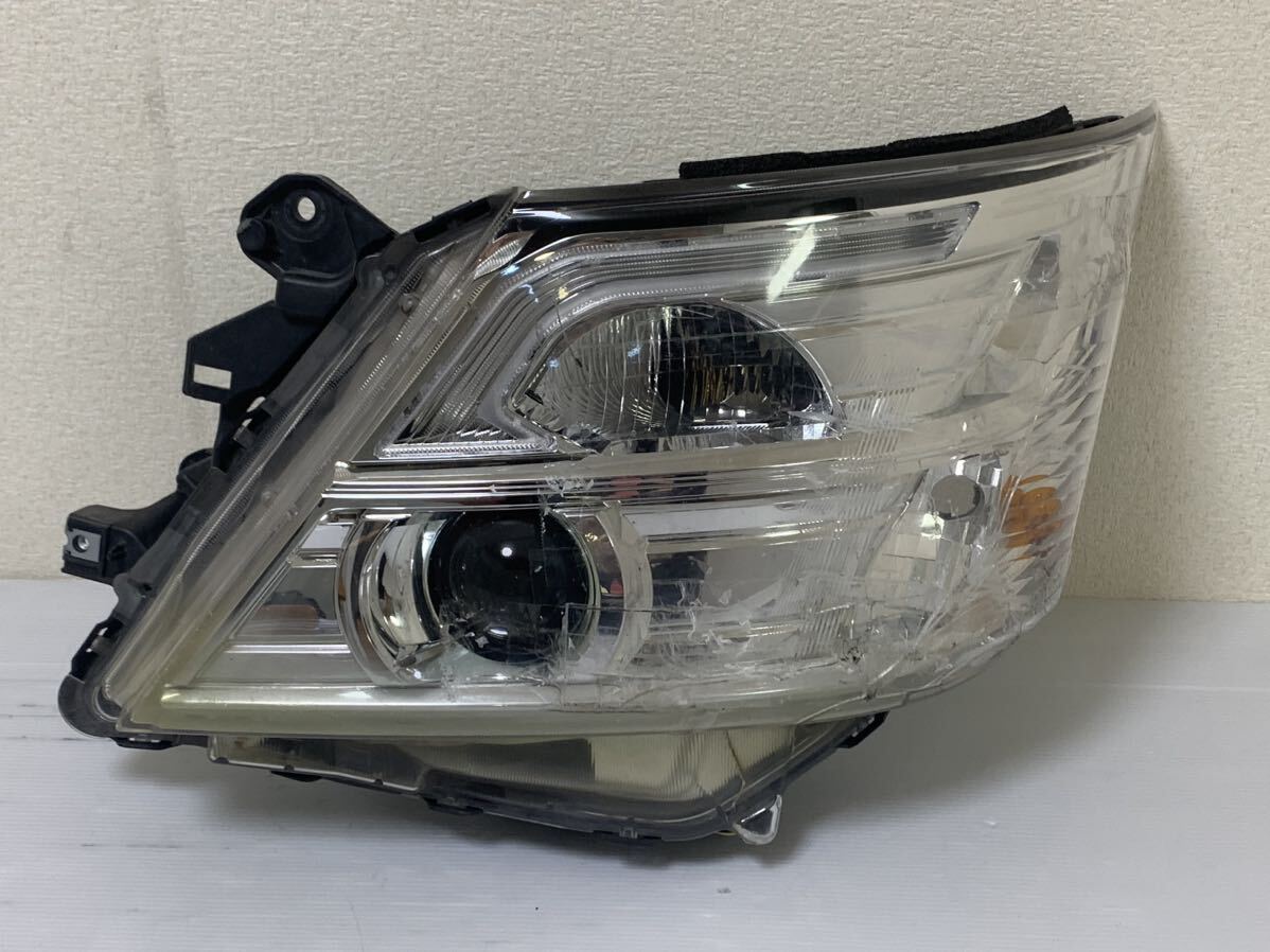 日産キャラバン　NV350【E26】左LEDヘッドライト純正中古品【ジャンク】_画像2