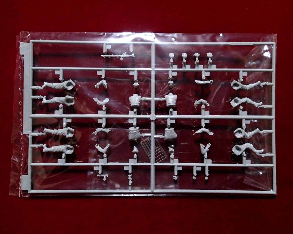 ★ドラゴン(6193) 1/35 ww2 ドイツ軍 ハーフトラッククルー(4体入、エッチング付)(定形外300円他)_画像8