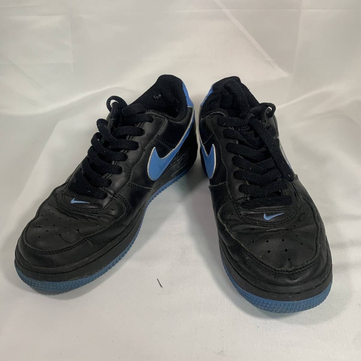 ナイキ NIKE AIR FORCE 1 LOW レディース 25cm 黒 ブラック 青 ブルー (RF-105)_画像1