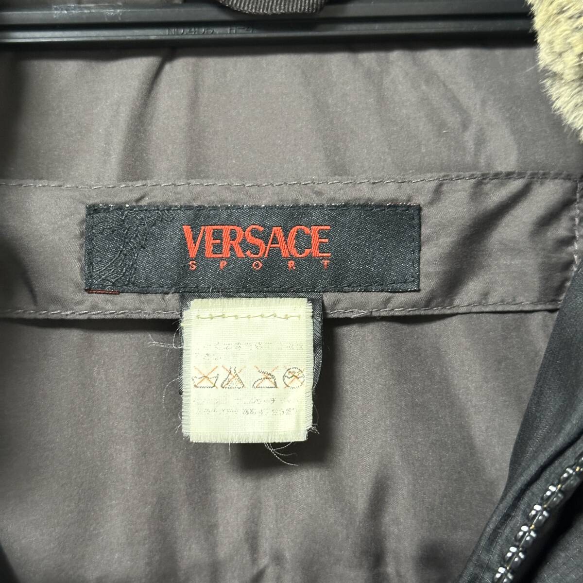  Versace sport VERSACE SPORTS down coat with a hood men's black black size 50 XL corresponding (RF-132)