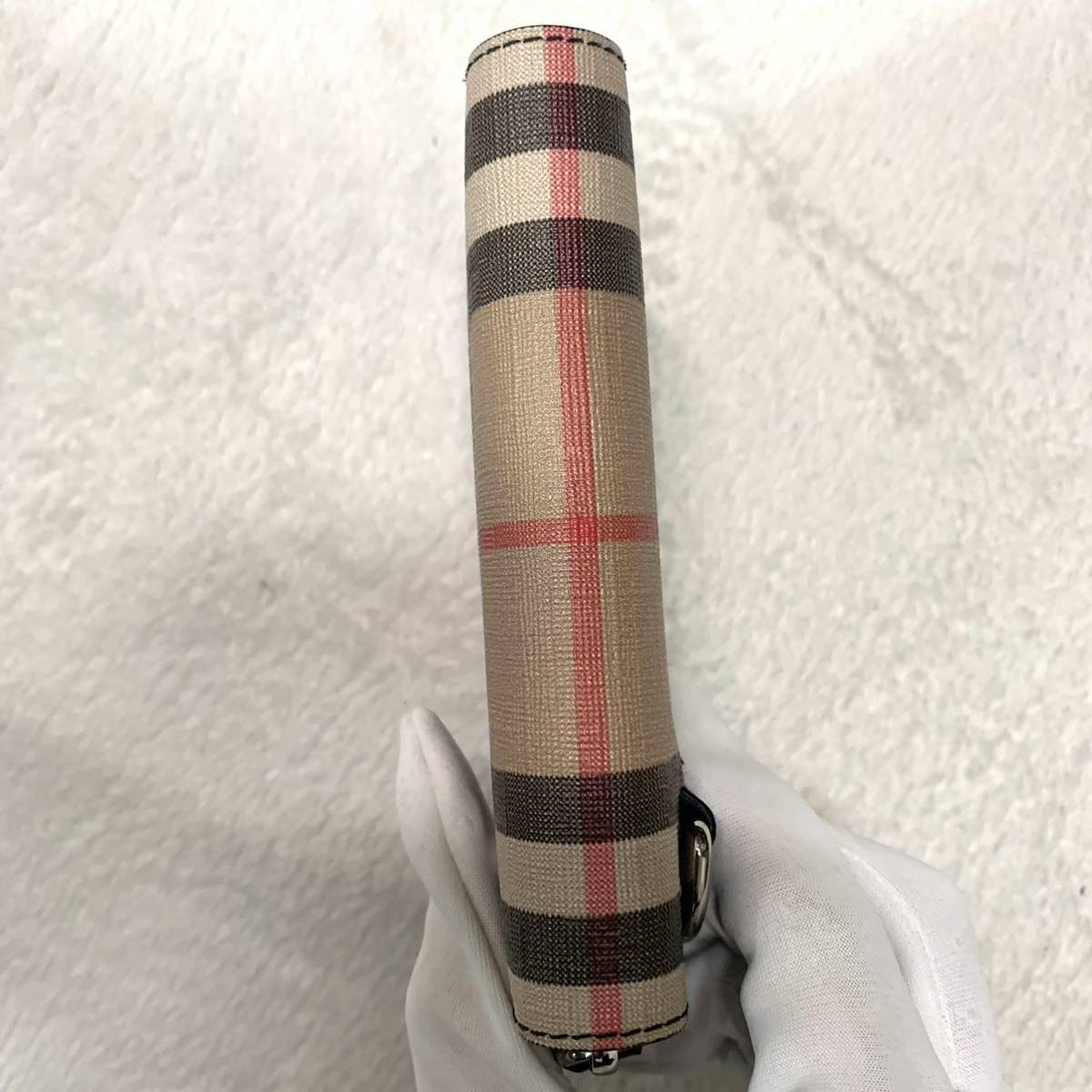 コンパクトの極み　☆極美品☆ 現行　BURBERRY ノバチェック　ラウンドジップ　折り財布_画像5