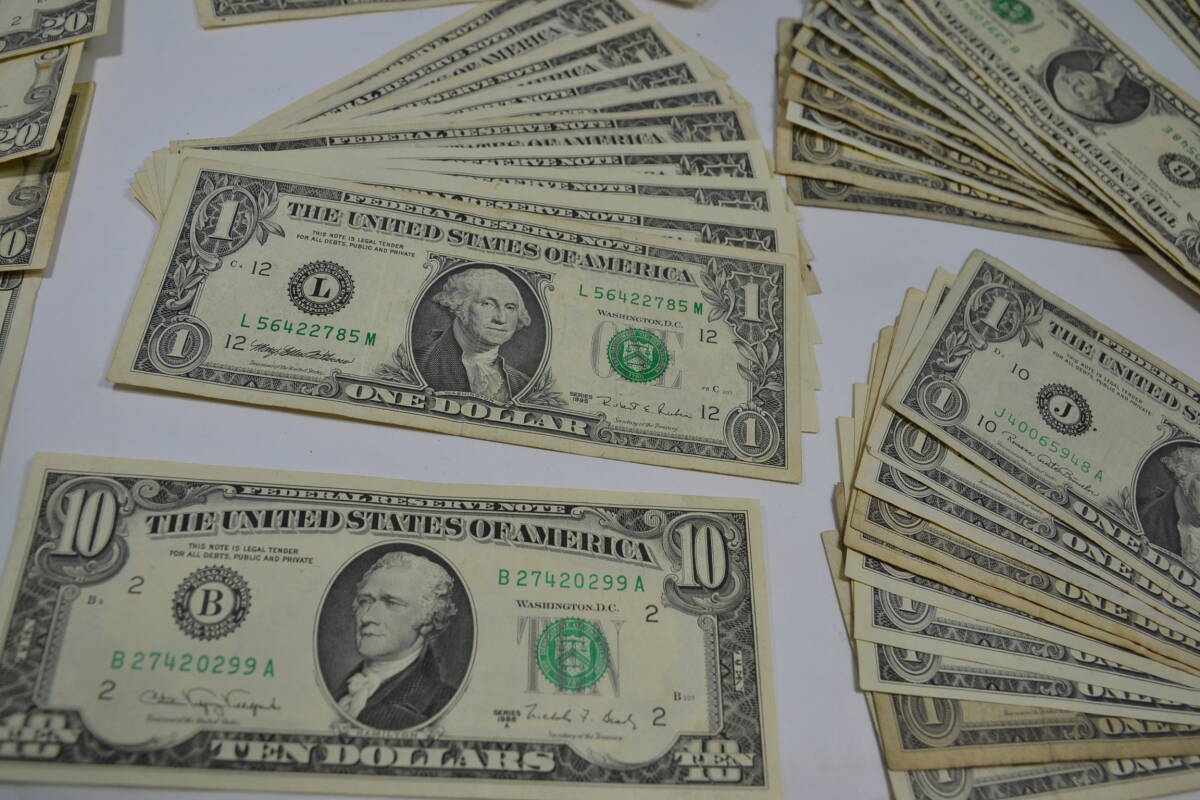身辺整理・USA新旧紙幣58枚額面２００ドル_画像3