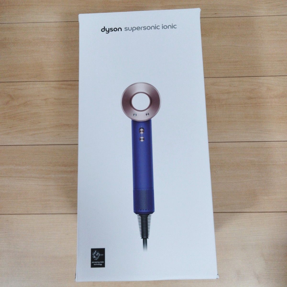 《新品・未開封》ダイソン　dyson　ドライヤー　スーパーソニック　イオニック　収納ボックス付　HD08　ヘアドライヤー